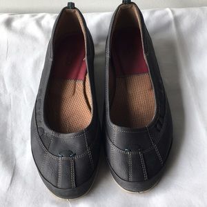 Ecco gray flat shoes Sz 8